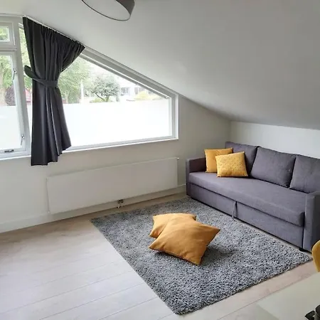 Ruime Woning Aan Het Water Met Jacuzzi In