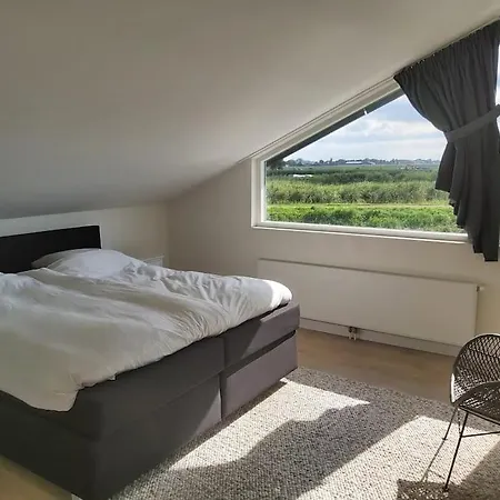 Ruime Woning Aan Het Water Met Jacuzzi In Nyaraló *