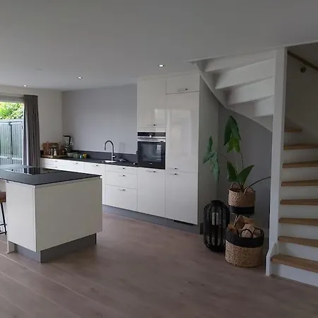 Ruime Woning Aan Het Water Met Jacuzzi In Alkmaar